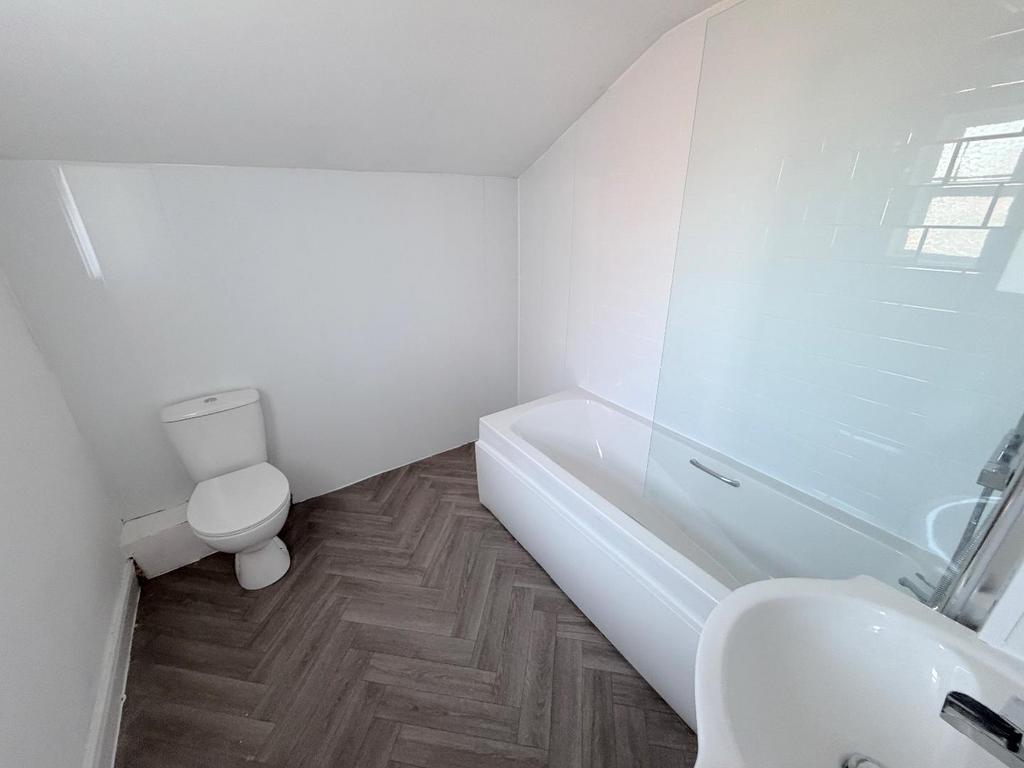 Bathroom ( off bedroom 2)