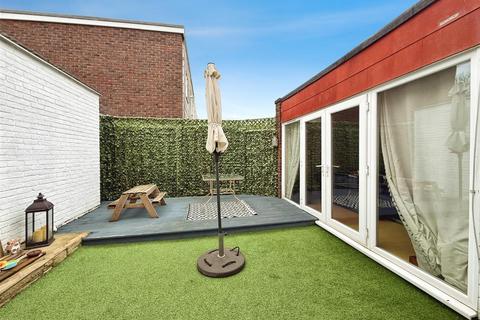 4 bedroom house to rent, Farnham Gardens, Raynes Park SW20
