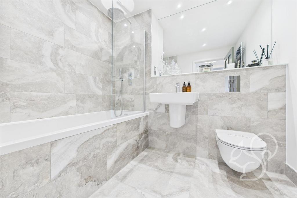 CAM01254 G0-PR0338-STILL011.jpg