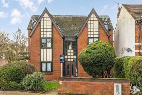 1 bedroom flat to rent, St. Margarets Road, St Margarets TW1