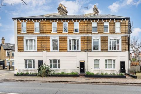2 bedroom flat to rent, St. Margarets Road, St Margarets TW1