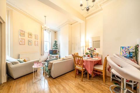 2 bedroom flat to rent, St. Margarets Road, St Margarets TW1