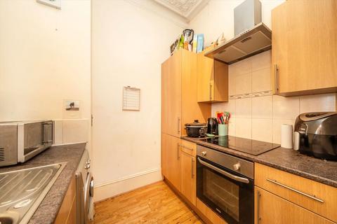 2 bedroom flat to rent, St. Margarets Road, St Margarets TW1