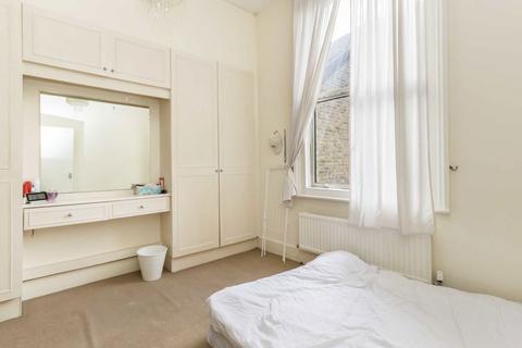 2 bedroom flat to rent, St. Margarets Road, St Margarets TW1