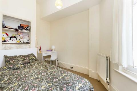 2 bedroom flat to rent, St. Margarets Road, St Margarets TW1