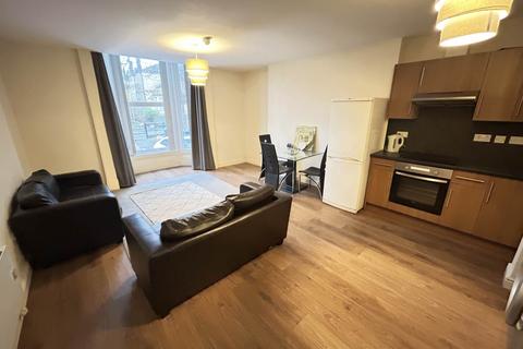 2 bedroom flat to rent, Claremont, Bradford,