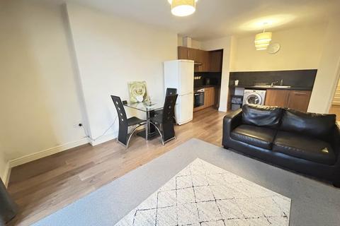2 bedroom flat to rent, Claremont, Bradford,