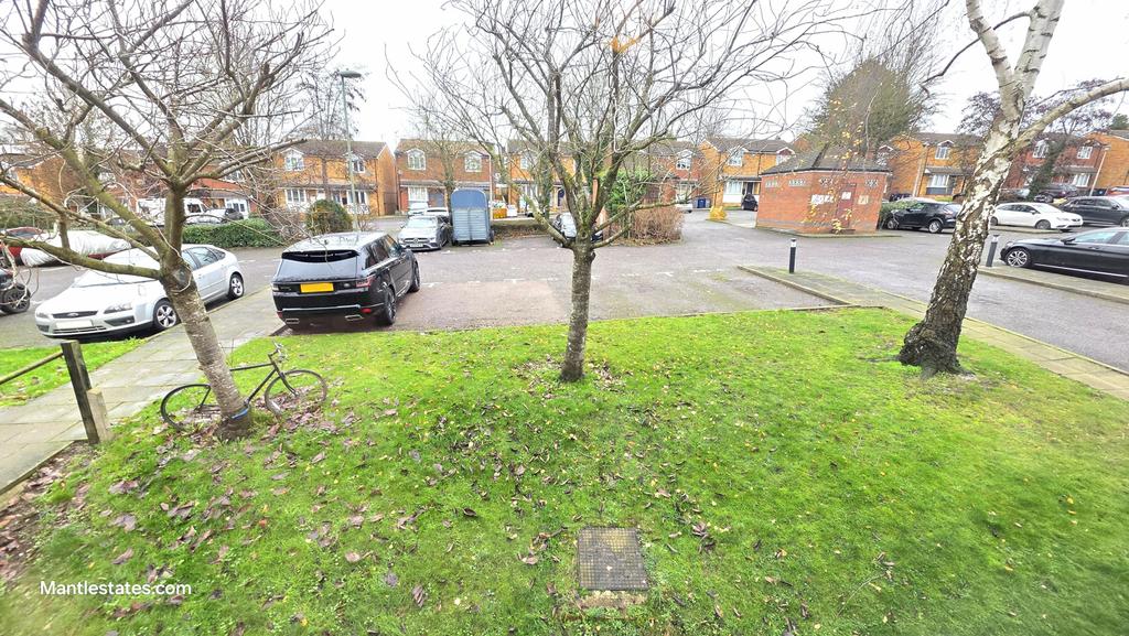 COMMUNAL PARKING &amp; GARDENS
