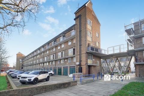 3 bedroom maisonette to rent, Beckway Street Walworth SE17