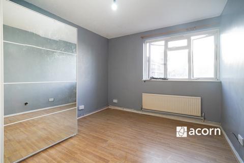 3 bedroom maisonette to rent, Beckway Street Walworth SE17