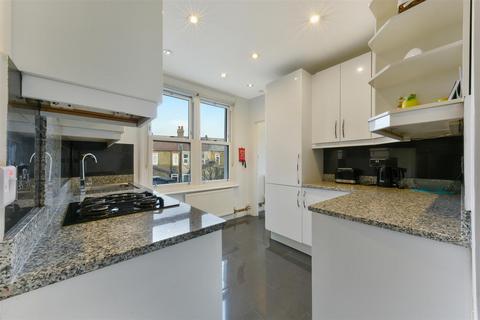 2 bedroom flat for sale, College Road, Colliers Wood SW19