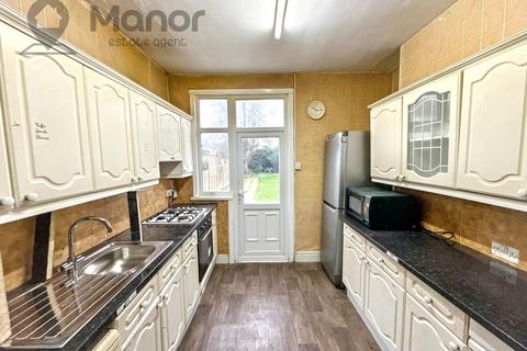 3 bedroom end of terrace house to rent, Hillview Crescent, Ilford, IG1 3QD