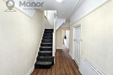 3 bedroom end of terrace house to rent, Hillview Crescent, Ilford, IG1 3QD