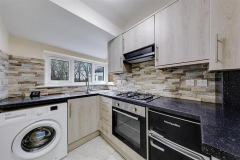 2 bedroom maisonette to rent, Deer Park Gardens, Mitcham CR4