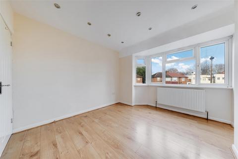 2 bedroom maisonette to rent, Deer Park Gardens, Mitcham CR4