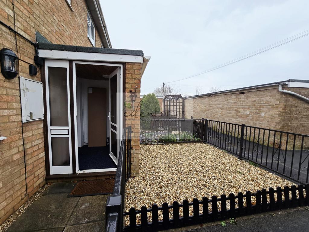 Front garden - Copy.jpeg