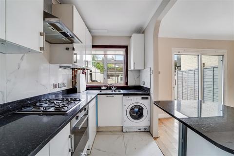 4 bedroom terraced house to rent, Ashtree Avenue, Mitcham CR4