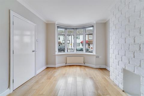 4 bedroom terraced house to rent, Ashtree Avenue, Mitcham CR4