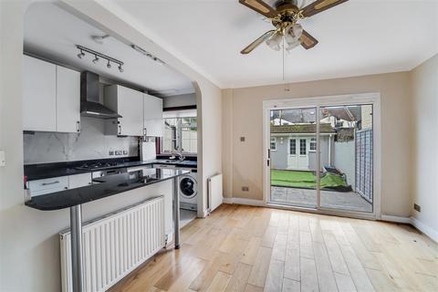 4 bedroom terraced house to rent, Ashtree Avenue, Mitcham CR4