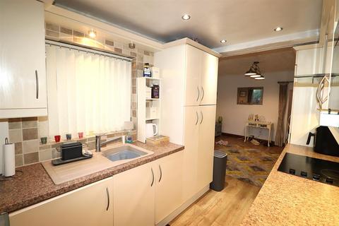 2 bedroom end of terrace house to rent, Granby Road, Nuneaton