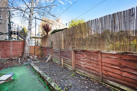 2 bedroom maisonette to rent, Abbey Road, Colliers Wood SW19