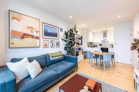 1 bedroom flat for sale, Lavender Hill, London SW11