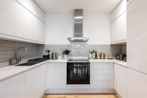 1 bedroom flat for sale, Lavender Hill, London SW11