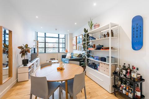 1 bedroom flat for sale, Lavender Hill, London SW11
