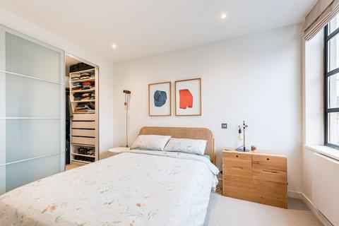 1 bedroom flat for sale, Lavender Hill, London SW11
