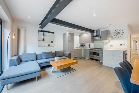 2 bedroom flat for sale - Marmion Road, London SW11