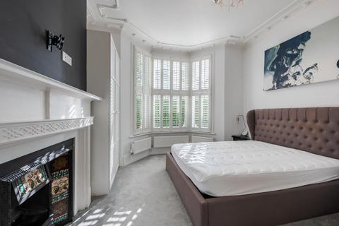 2 bedroom flat for sale, Marmion Road, London SW11