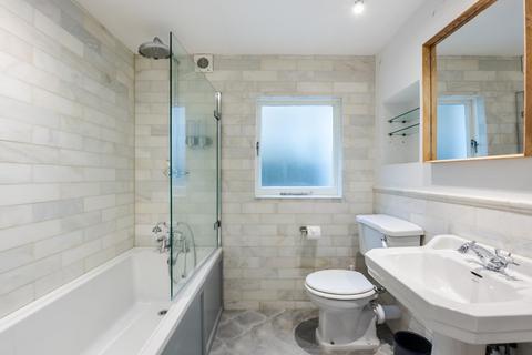 2 bedroom flat for sale, Marmion Road, London SW11