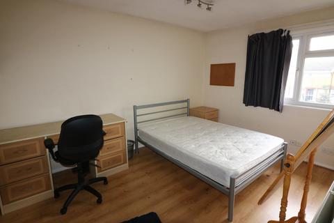 5 bedroom terraced house to rent, Elmbank Avenue, Englefield Green, Egham, Surrey, TW20