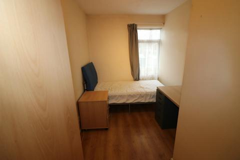 5 bedroom terraced house to rent, Elmbank Avenue, Englefield Green, Egham, Surrey, TW20