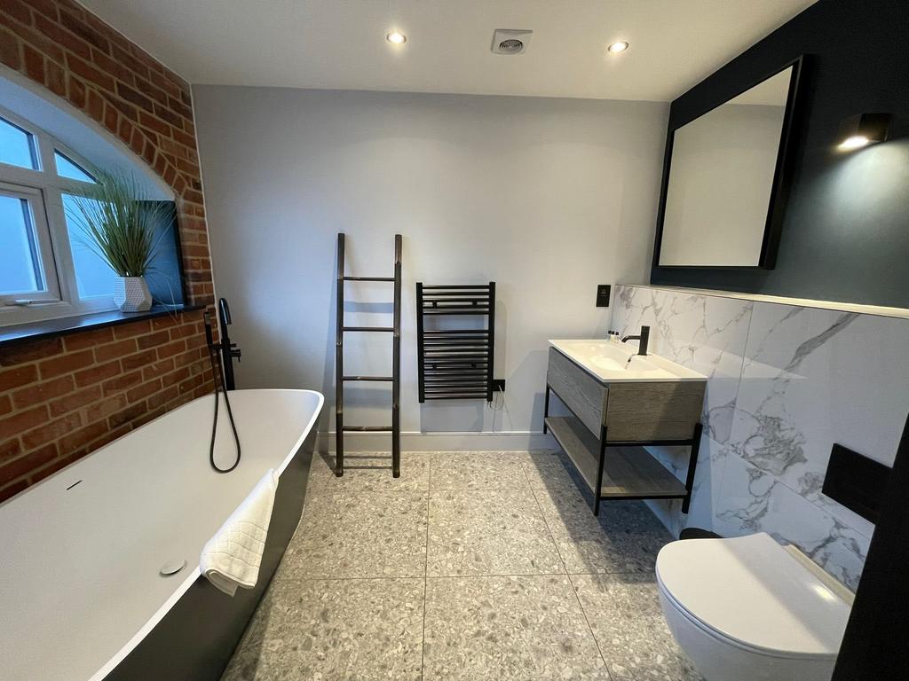 L = Ensuite