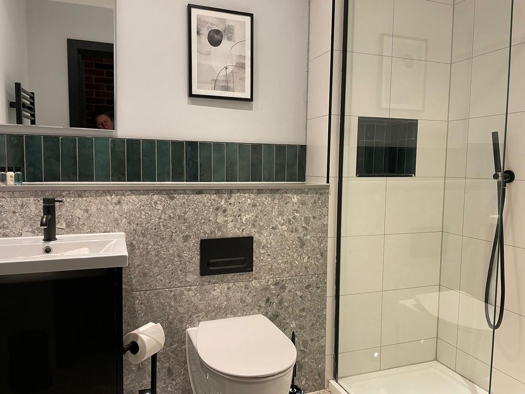 L - Bathroom