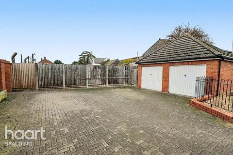 undefined, Spalding PE12