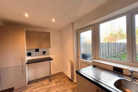 2 bedroom terraced house to rent, Freesland Rise, Nuneaton