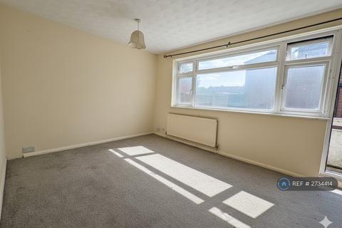 2 bedroom flat to rent, Perrymount Road, Haywards Heath, RH16