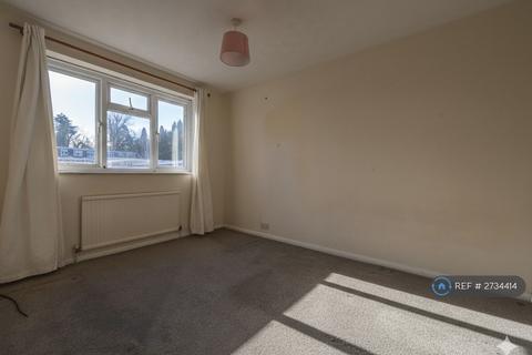 2 bedroom flat to rent, Perrymount Road, Haywards Heath, RH16