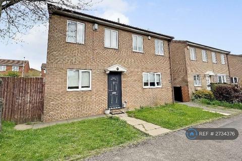 2 bedroom semi-detached house to rent, Falstone Green, Luton, LU2