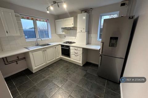 2 bedroom semi-detached house to rent, Falstone Green, Luton, LU2