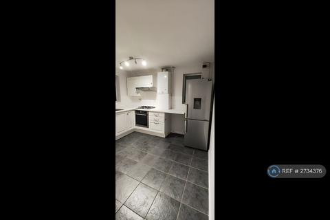 2 bedroom semi-detached house to rent, Falstone Green, Luton, LU2