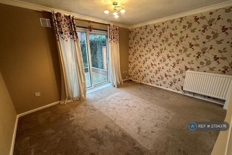 2 bedroom semi-detached house to rent, Falstone Green, Luton, LU2