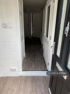 2 bedroom flat to rent, Inham Road, Beeston Nottingham, NG9