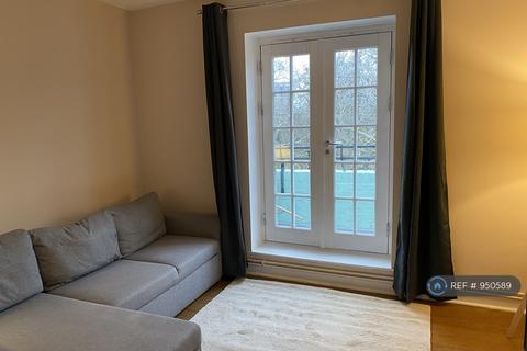 3 bedroom flat to rent, Alverstone House, London, SE11