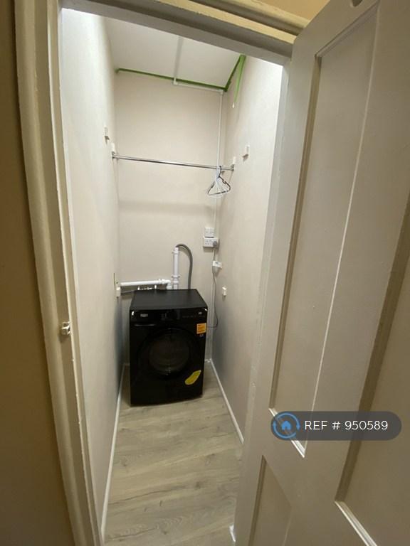 Washer Dryer With Airing Room