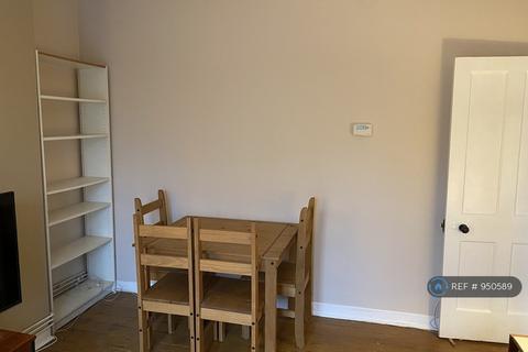 3 bedroom flat to rent, Alverstone House, London, SE11