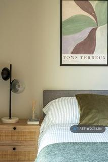 Studio to rent, Victoria Road, Feltham, TW13