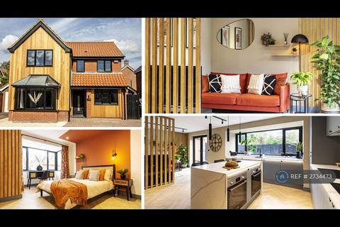6 bedroom detached house to rent, Swallow Tail Close, Norwich, NR5